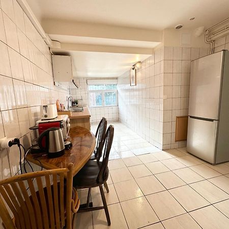 La Maison Est Situee En Face De La Gare Бонді Екстер'єр фото